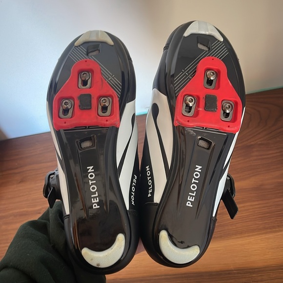 Peloton cycling shoes. Like new. Size 40. Equivalent to a women’s 9 or a men’s 7 - Picture 4 of 5